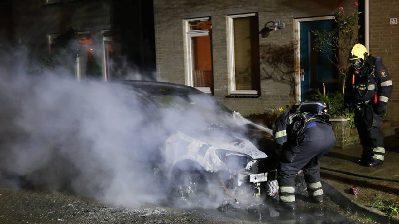 Auto uitgebrand (foto: Gabor Heeres/ SQ Vision)