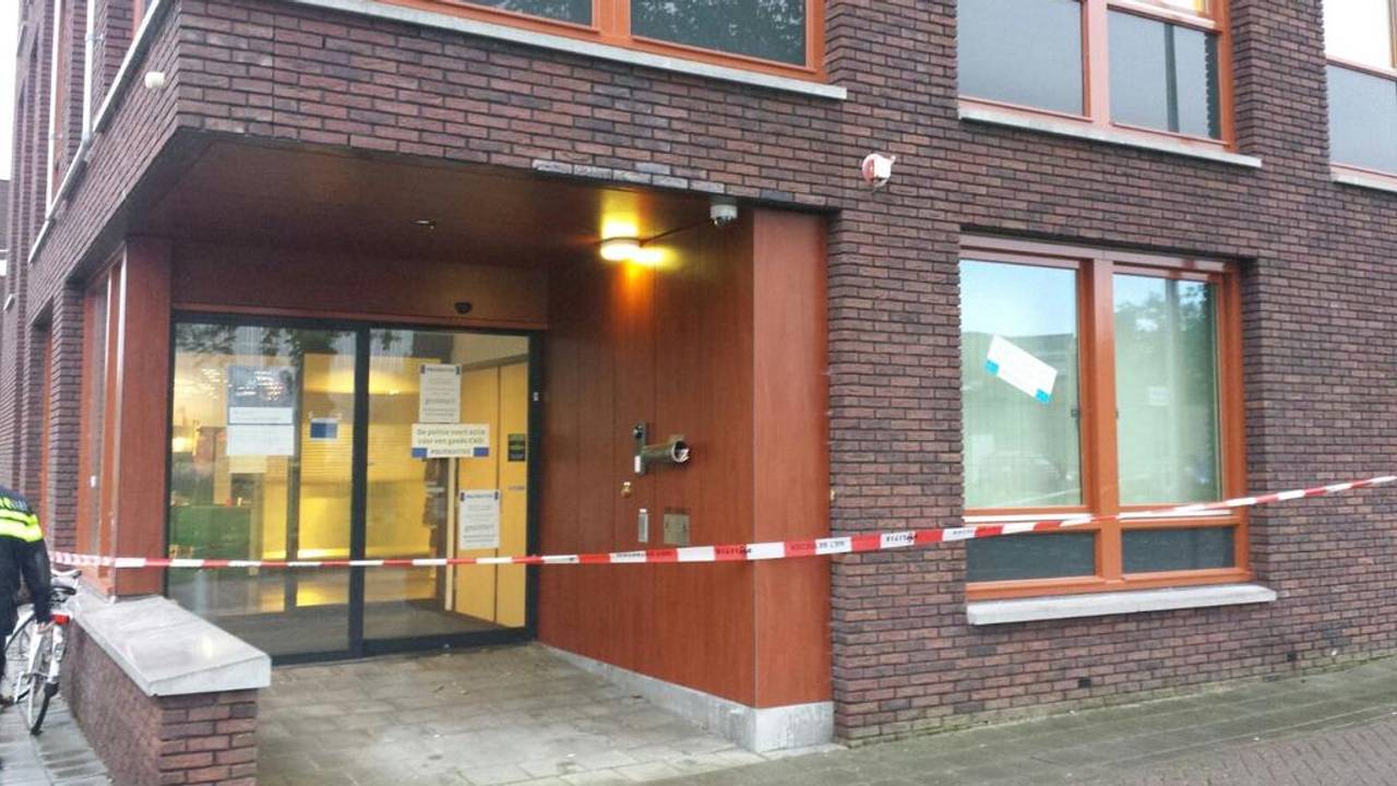 Het politiebureau in Roosendaal ziet er verlaten uit.