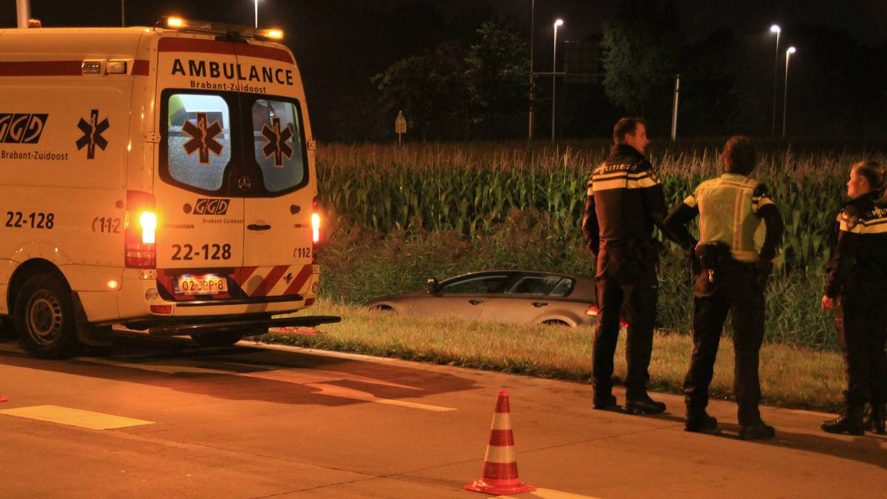 Waarschijnlijk week de automobilist uit voor ovestekend wild. (Foto: Harrie Grijseels/SQ Vision)