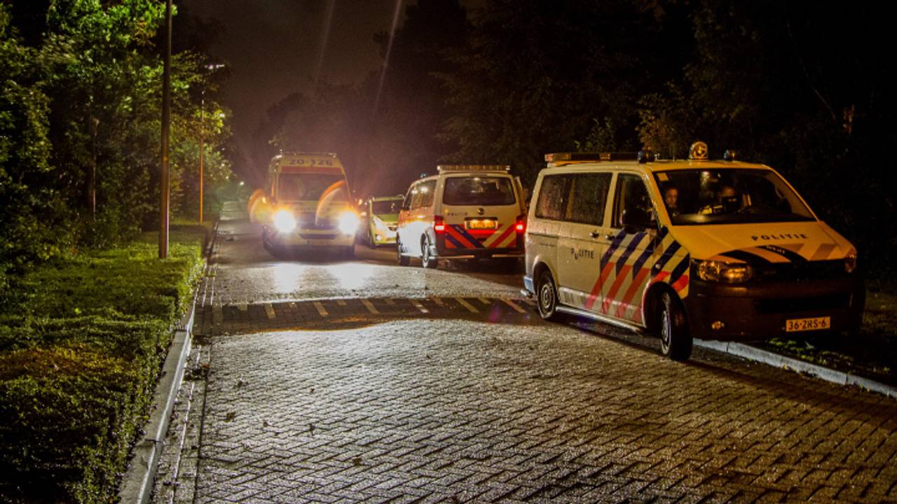 Onderkoelde man uit natuurgebied gehaald. (foto: Alexander Vingerhoeds / Obscura Foto)
