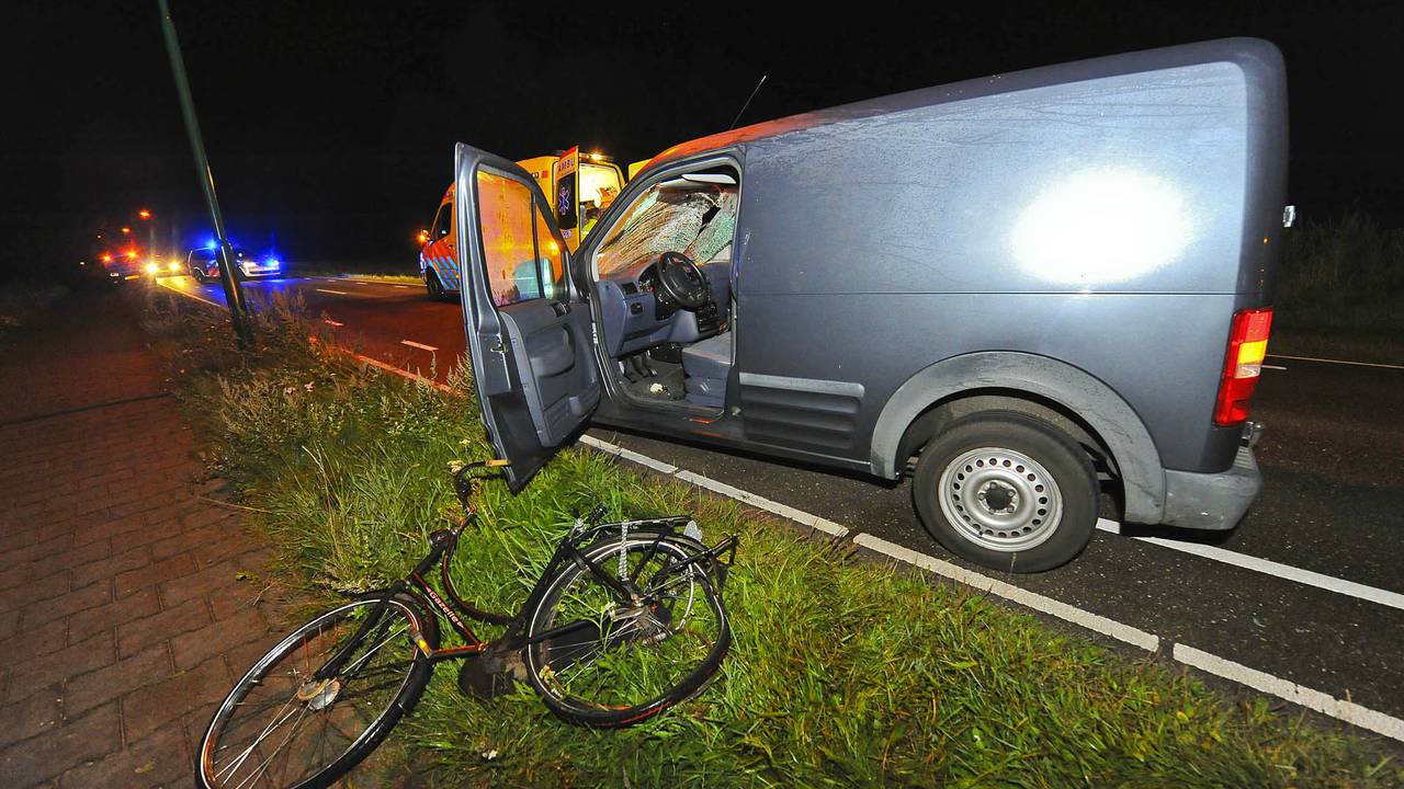 Fietser aangereden door bestelbus. (foto: Rico Vogels/SQ Vision)