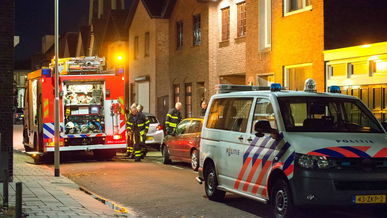 Vrouw (42) gewond bij woningbrand. (foto: Luuk Koenen/SQ Vision)