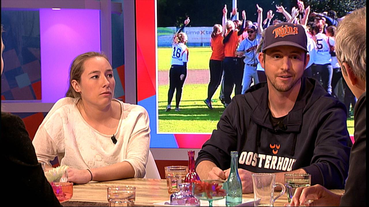Softballer Lieke Duffhues en honkballer Remco Gorisse in Onder Ons over hun kampioenschappen