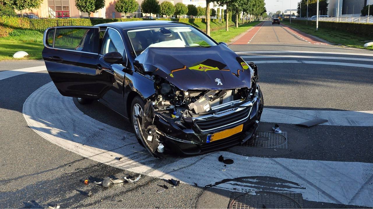 De auto is rijp voor de sloop. (foto: Marvin Doreleijers/FPMB)