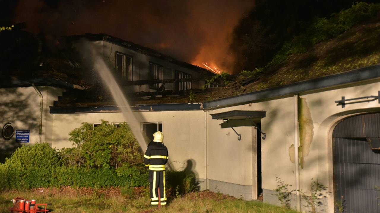 Brand bij villa Dennenhoef (foto: Jules Vorselaars / JV Media)