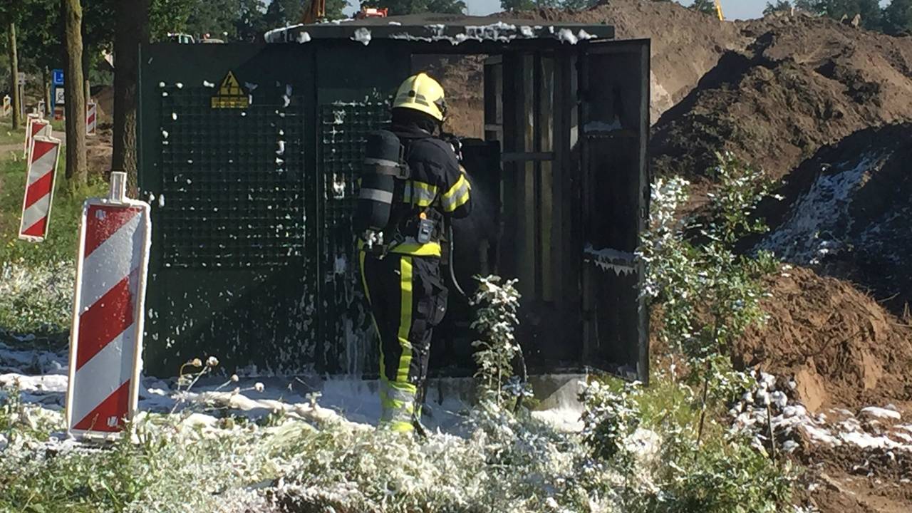 Het uitgebrande transformatorhuisje (Foto: Bart Meesters/Meesters Multi Media).