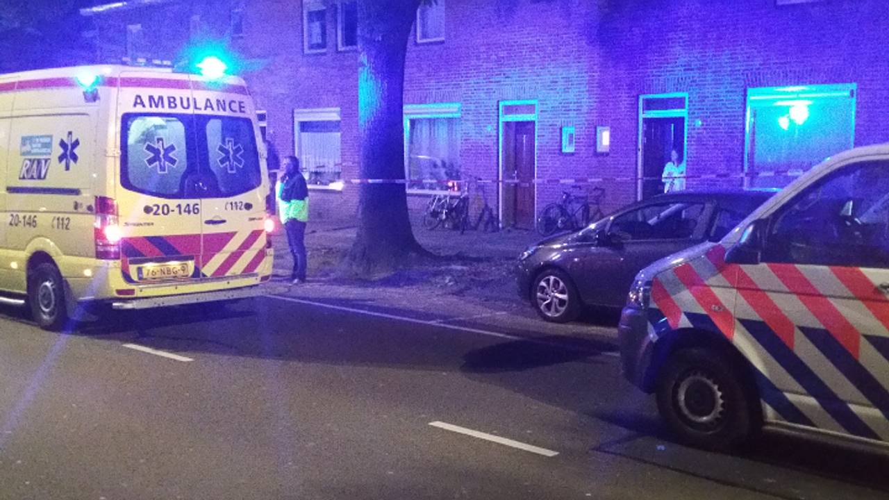 Omgeving afgezet na steekpartij (foto: Jules Vorselaars / JV Media)