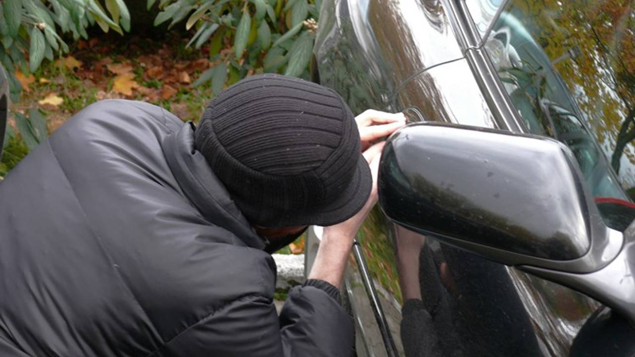 In Waalwijk zijn zeven auto's opengebroken. Archieffoto