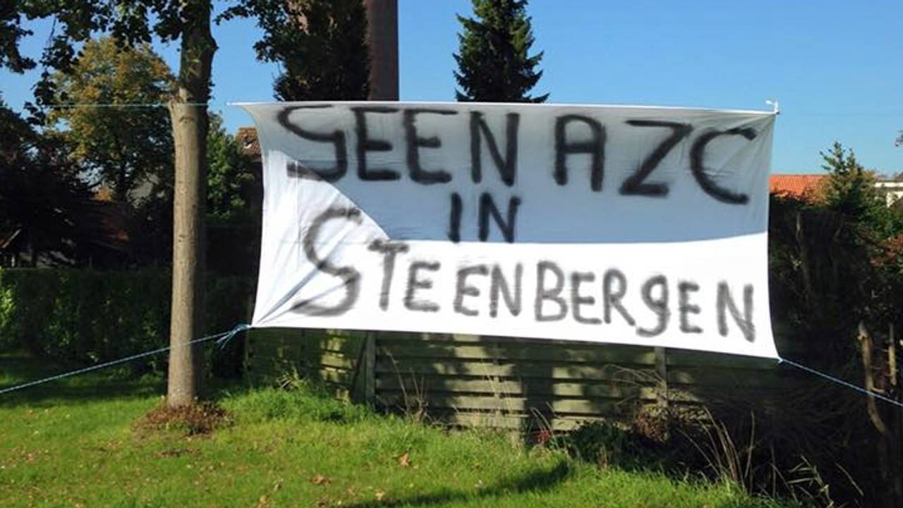 In het dorp hingen al op verschillende plekken spandoeken.