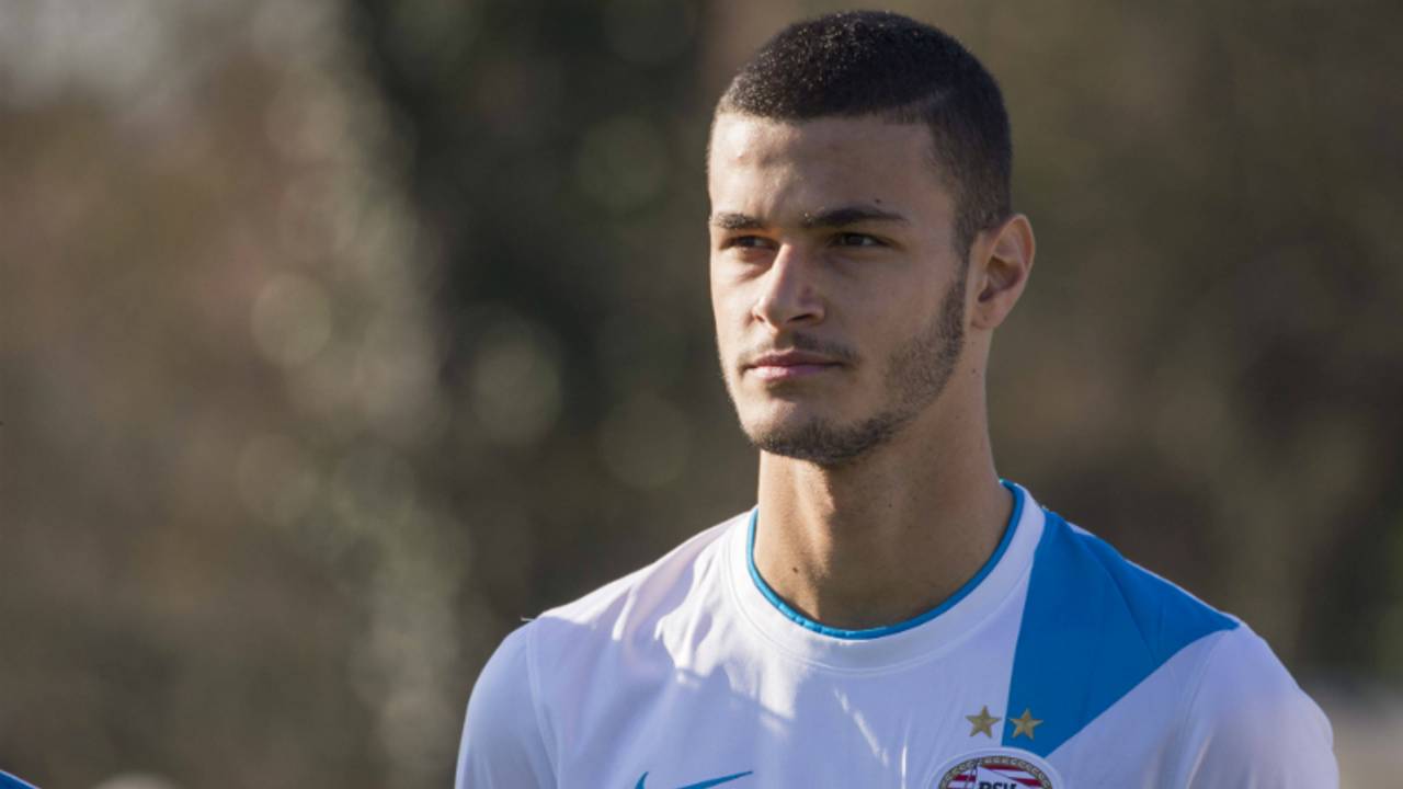 Gianluca Scamacca gaat zijn contract bij PSV verlengen