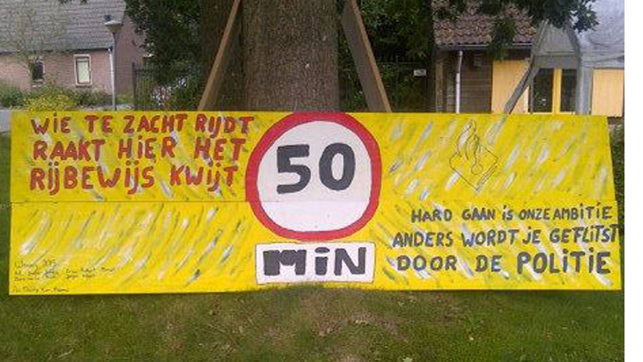 Het verkeersbord (bron: @brigadierWoeAB / Twitter)