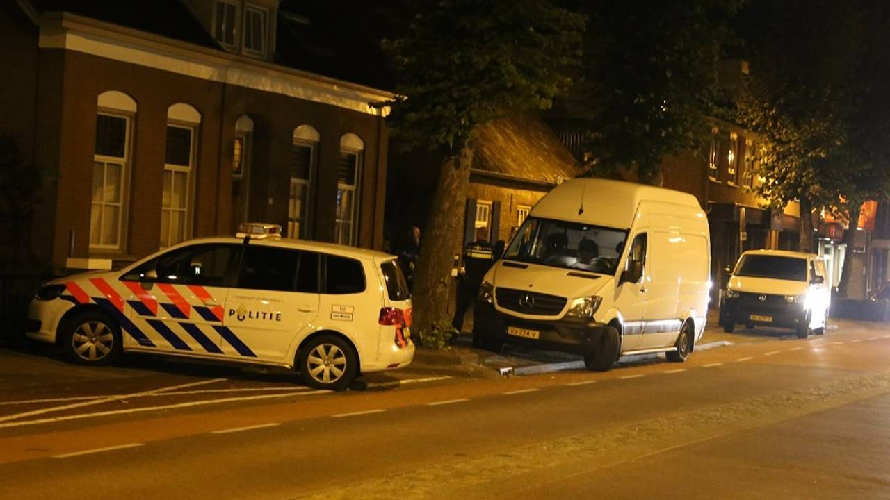 Technisch onderzoek in Kerkstraat Boekel (foto: AS Media).