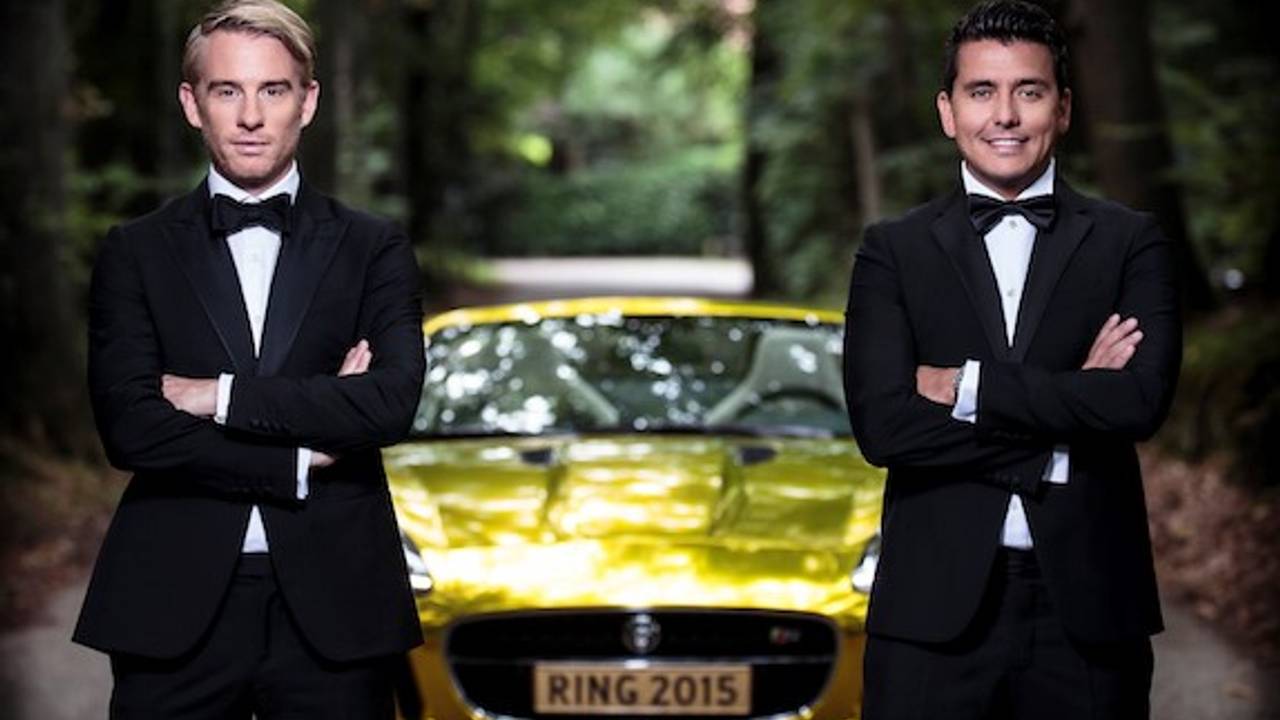 Art Rooijakkers en Jan Smit presenteren samen de show. (Foto: Michel Schnaters/ AVROTROS)