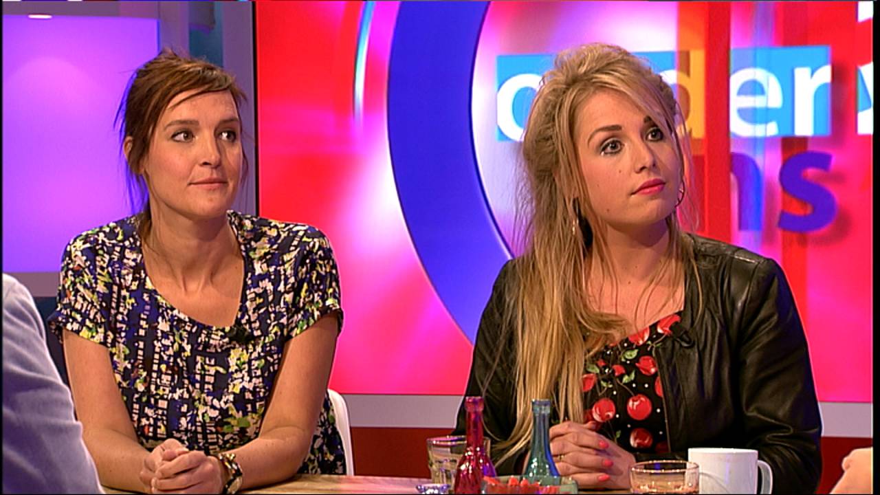 Programmamakers Manon Peeters (L) en Marscha van Rooij over 'Op Waarde Geschat' in Onder Ons.