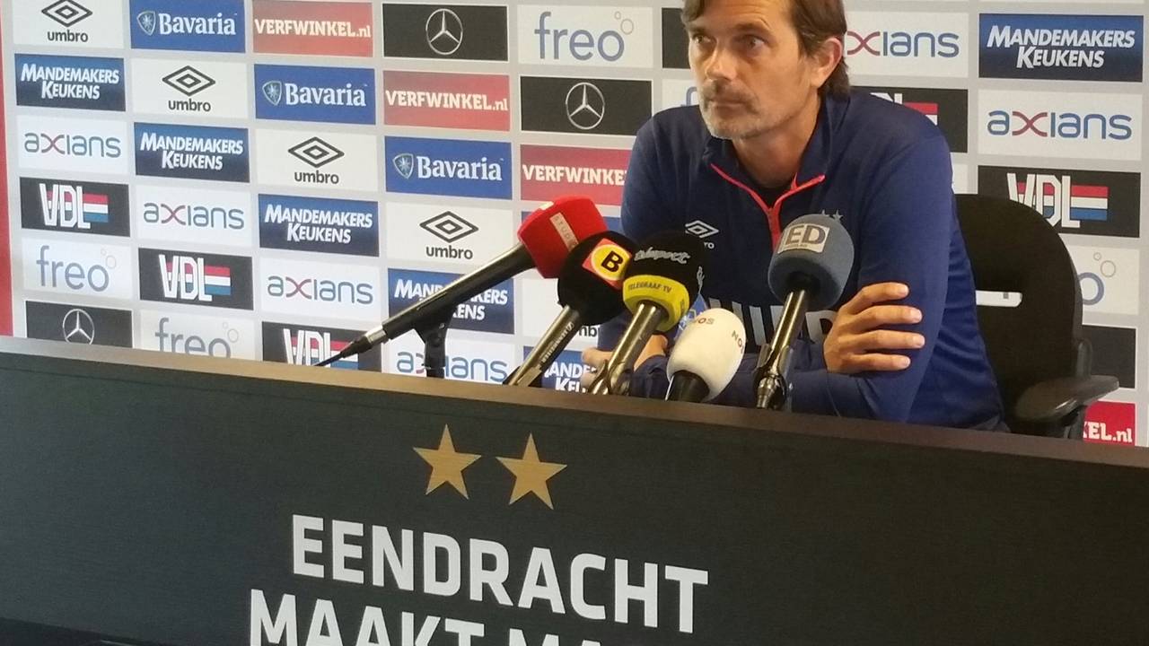 Cocu blikt vooruit op PSV-NEC.