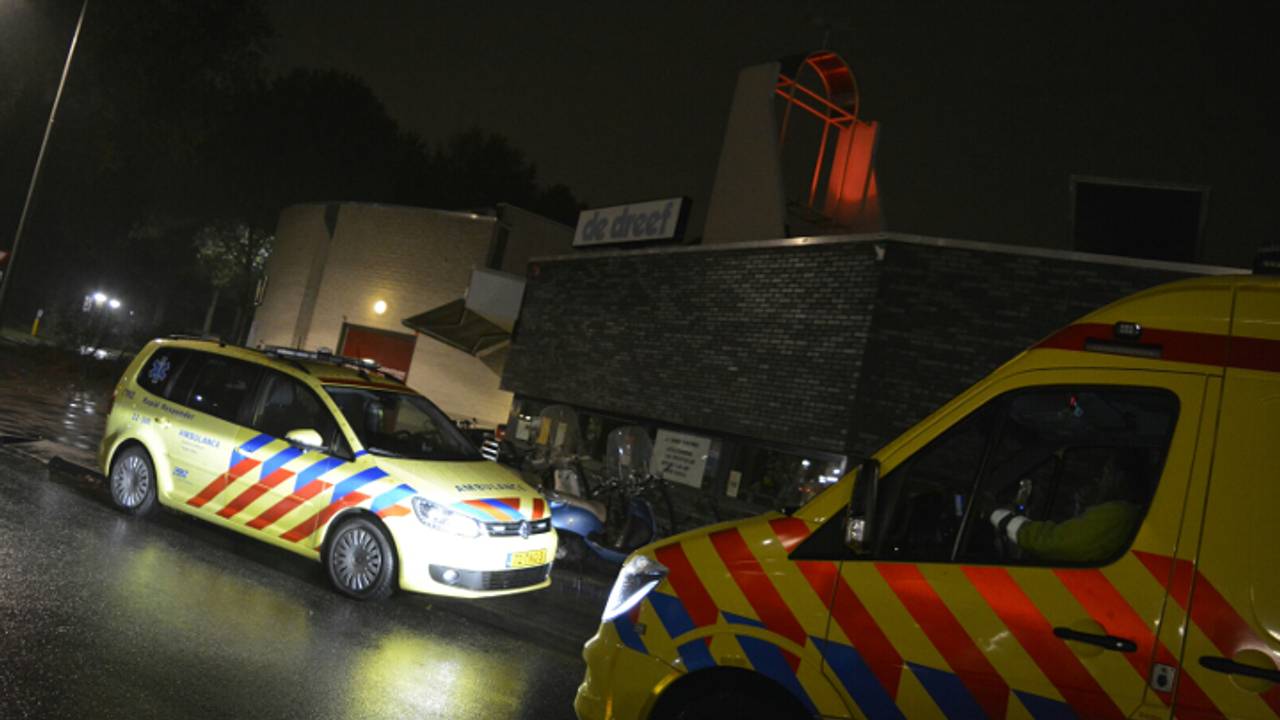 Hulpdiensten bij wijkcentrum De Dreef (foto: Jeffrey Geurts/ Hendriks Multimedia)