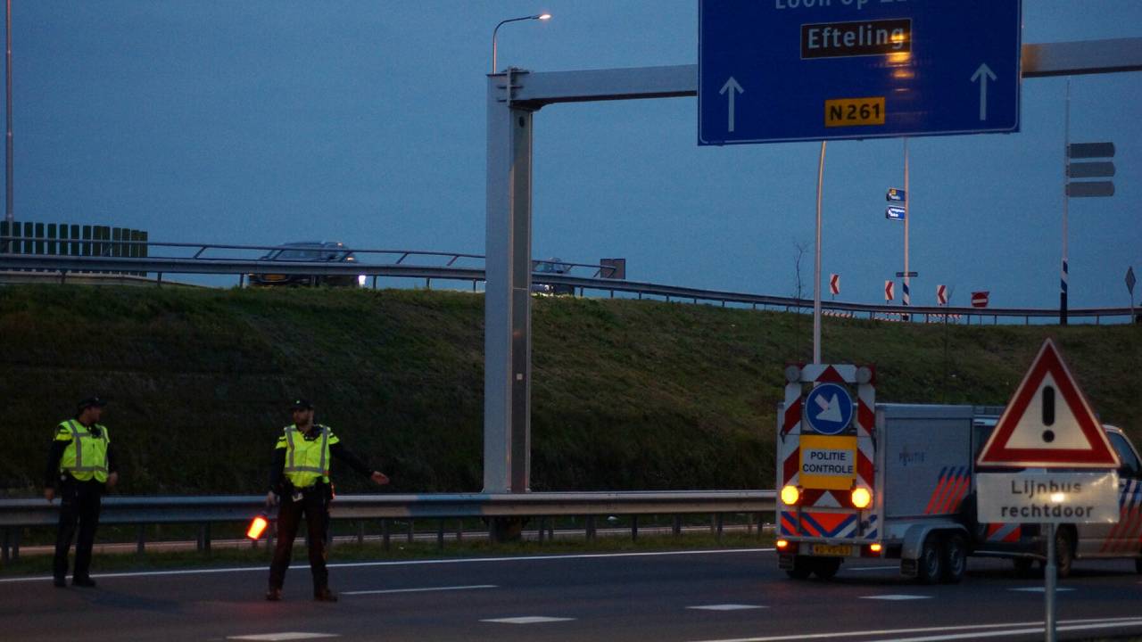 Controle bij Sprang-Capelle. (foto: Martijn van Bijnen FPMB).