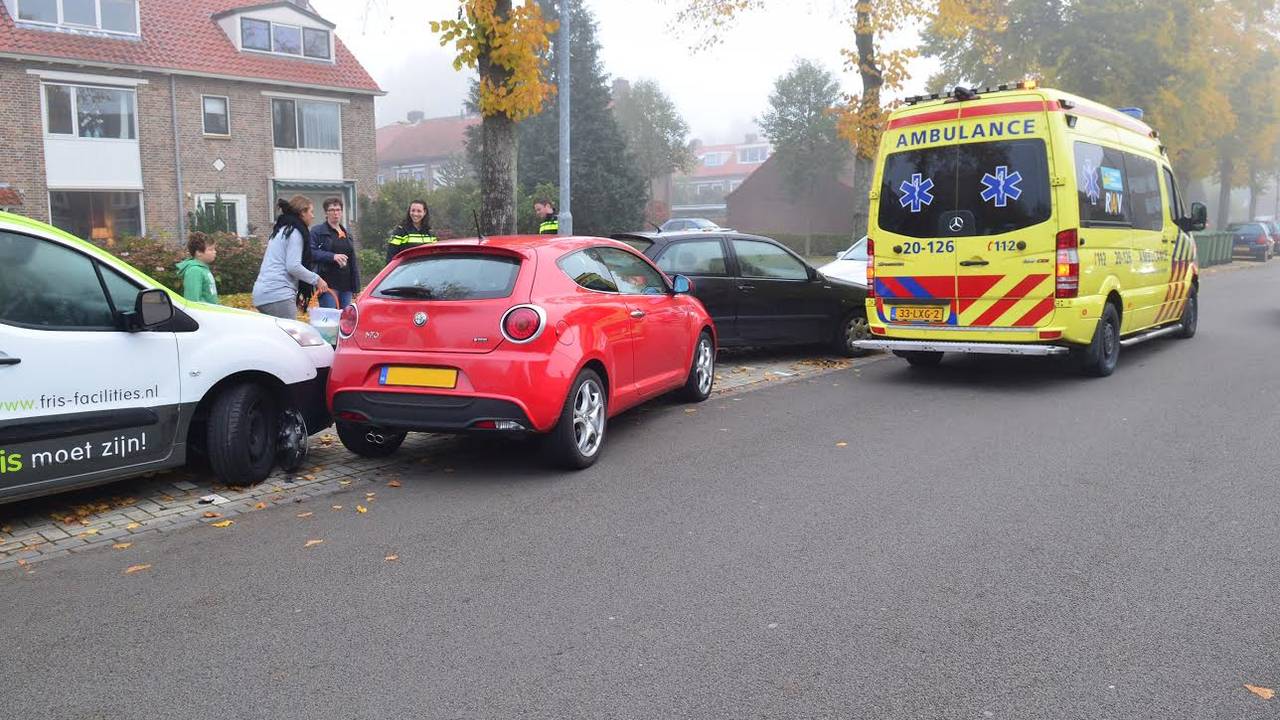 Vier auto's raakten beschadigd.