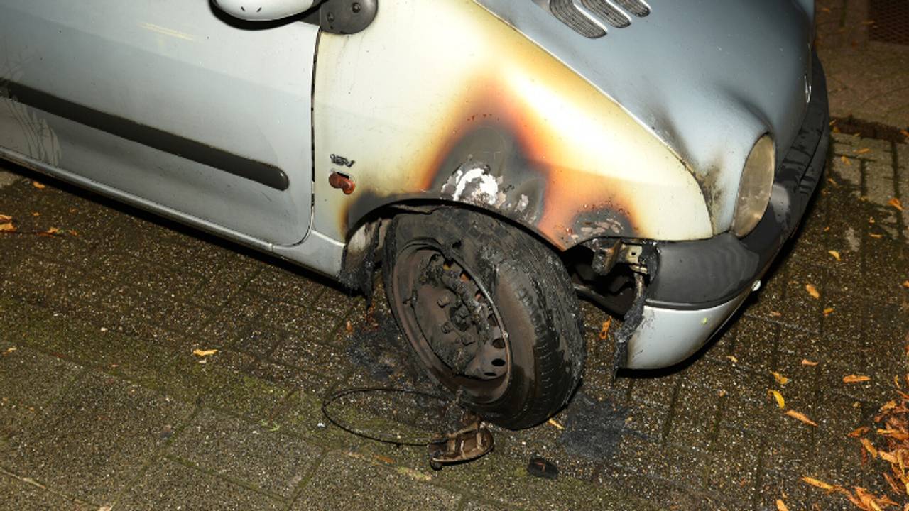 Autobrand op tijd geblust (foto: Joes van Wanrooij / Stuve Fotografie)