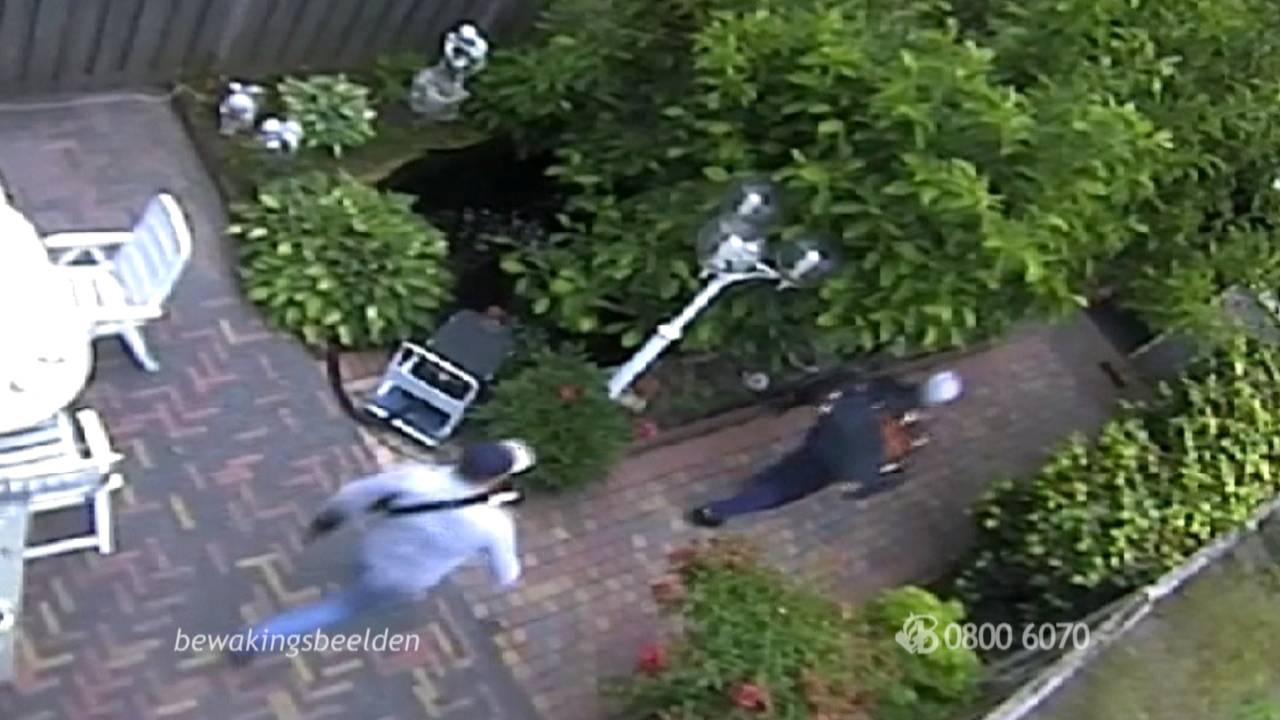 Wie herkent deze overvallers? (Beeld: Bureau Brabant)