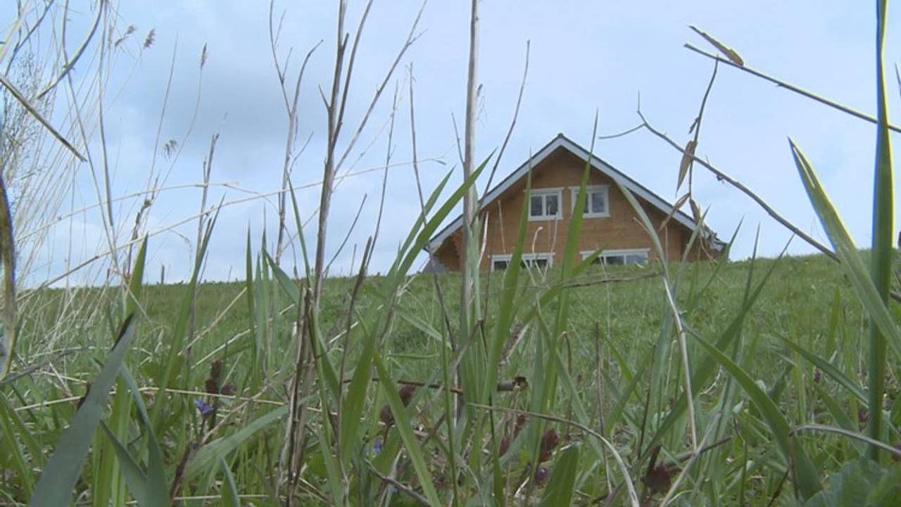 Hoog en droog op een terp in de Noordwaard
