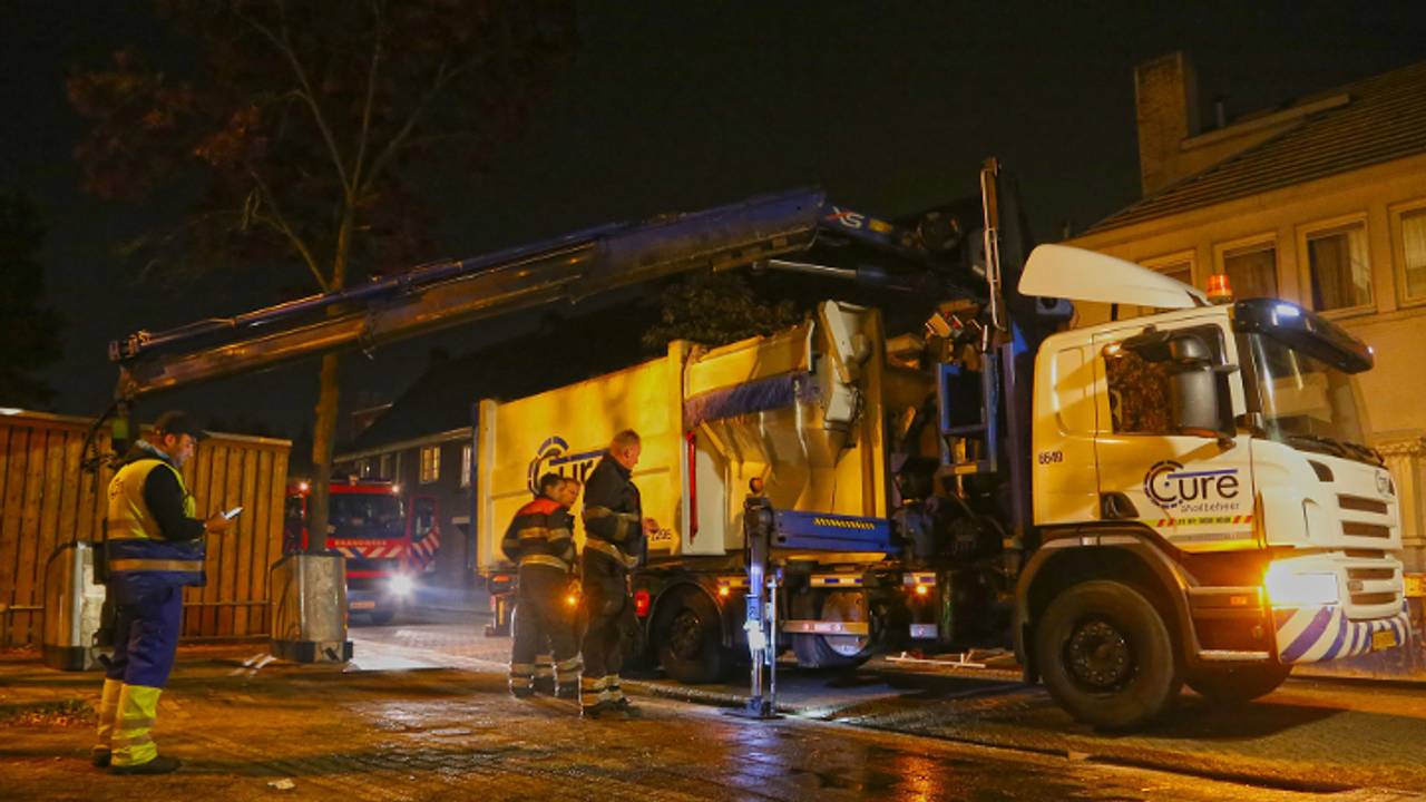 Vrachtwagen lekt olie (foto: Gabor Heeres / SQ Vision)