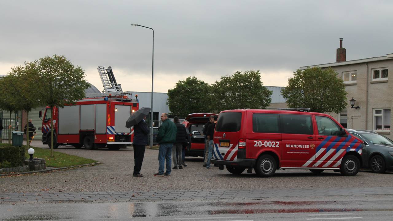 De hulpdiensten rukten met diverse voertuigen uit. (foto: GinoPress).