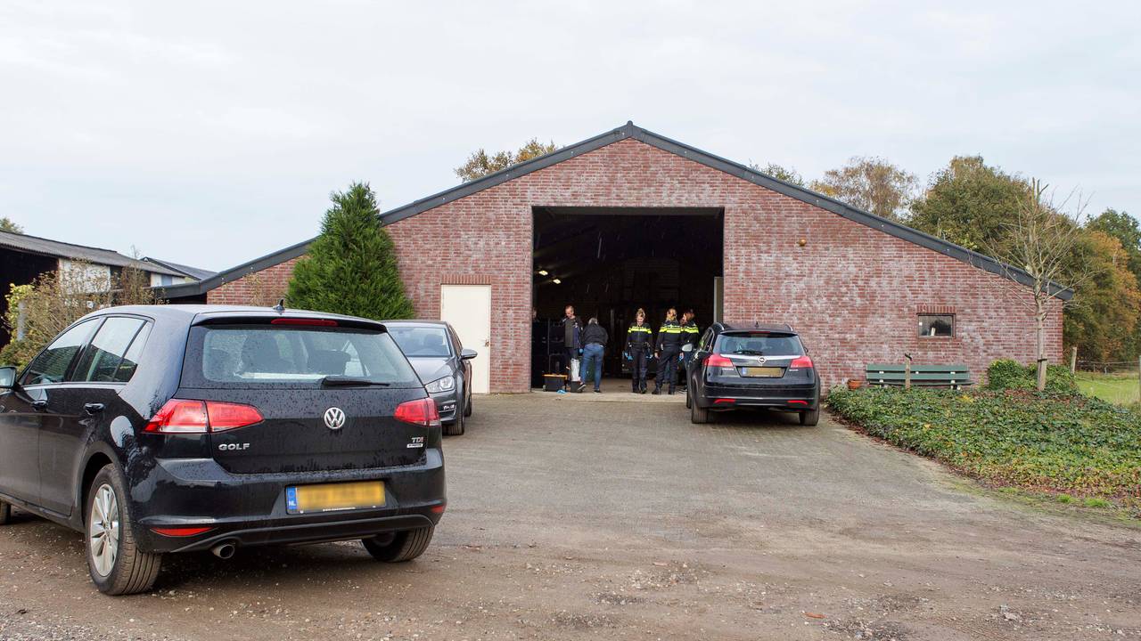 De politie deed verschillende huiszoekingen (Foto: Saskia Kusters/SK-Media)