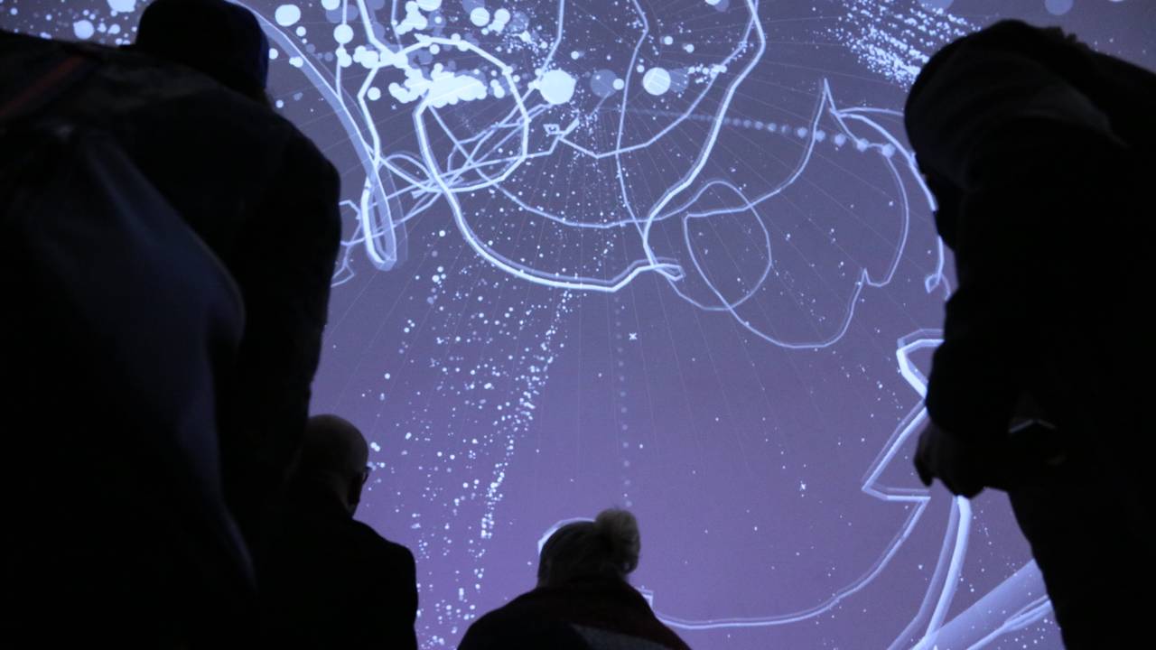 Globe op de Markt in Eindhoven tijdens GLOW 2015.