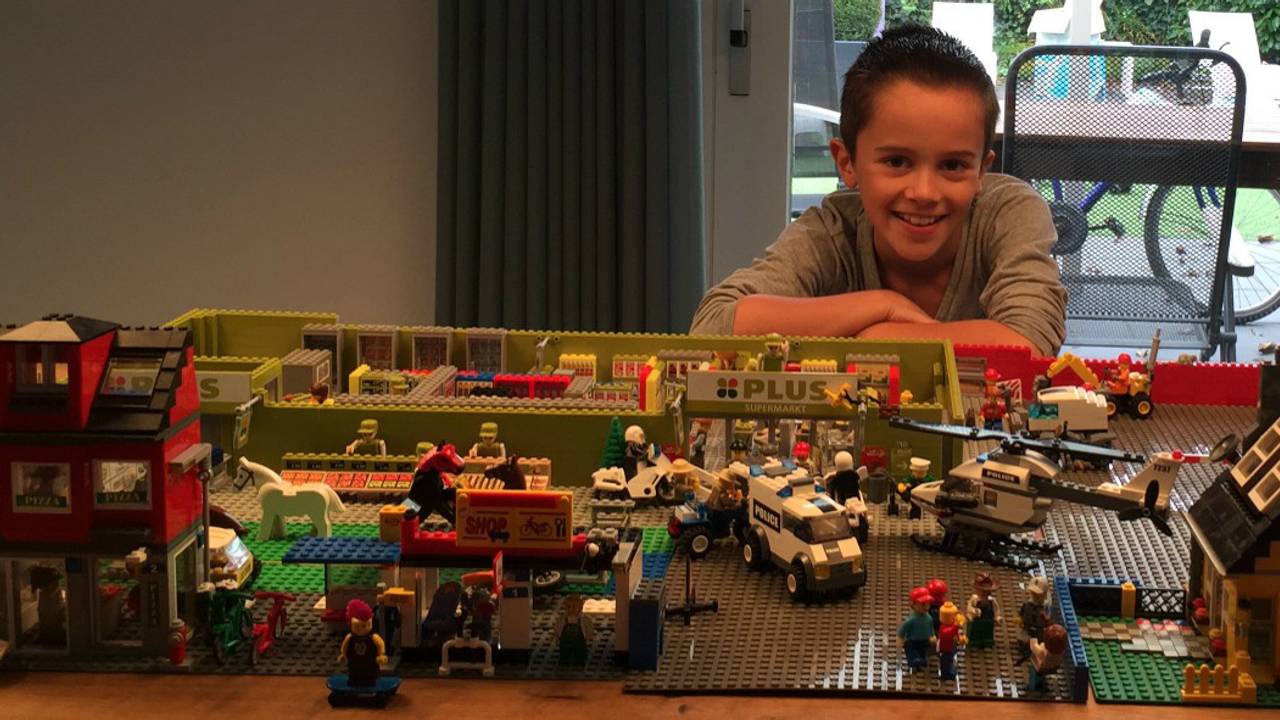 Joris is donderdag de baas van de lokale supermarkt.