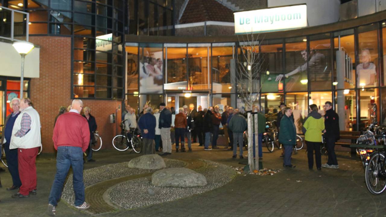 De Mayboom tijdelijk ontruimd (foto: Mathijs Bertens / Stuve Fotografie)
