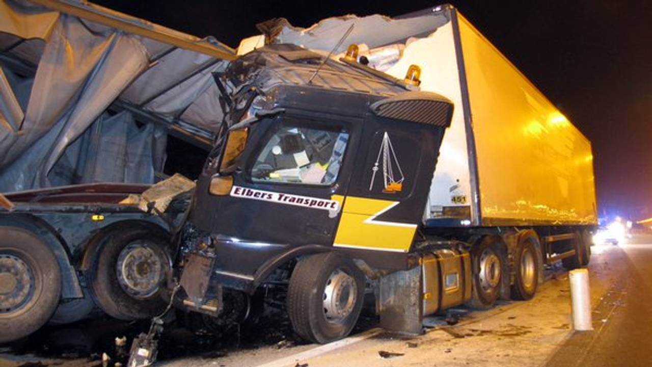 Zware crash op snelweg naar Antwerpen omdat chauffeur was gestopt om te