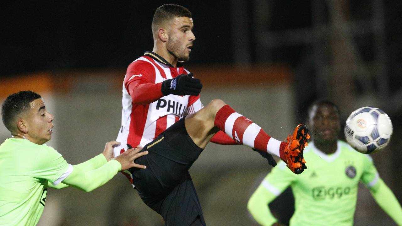 Rai Vloet in duel (foto: VI Images)