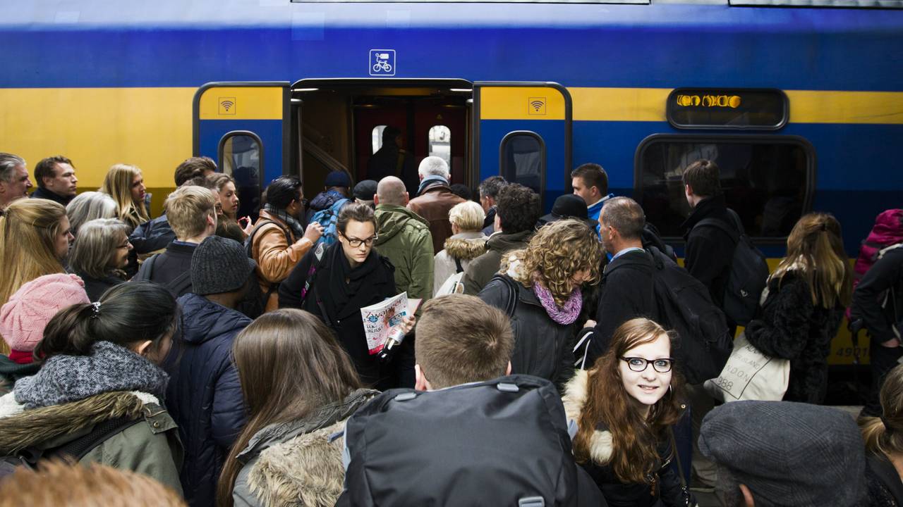 Zo druk kan het zijn op een perron (archieffoto: ANP).
