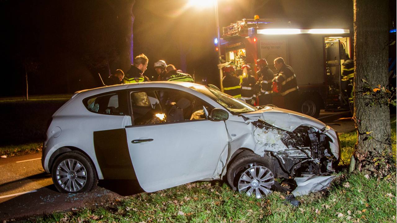 Waarschijnlijk reed de vrouw te hard door de bocht. (Foto: Alexander Vingerhoeds/Obscura Foto).