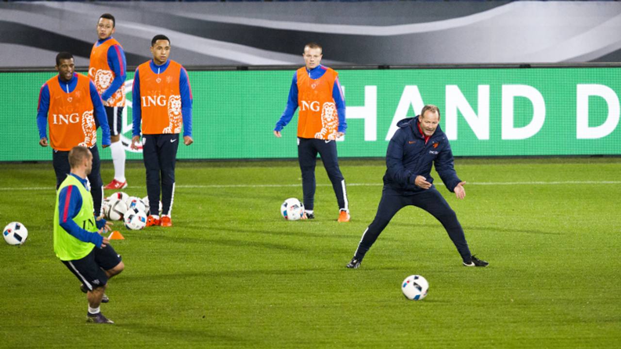 Oranje traint in Hannover (foto: ANP)