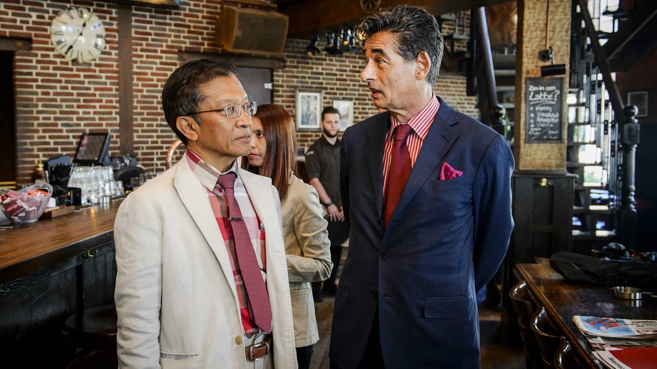 Gerard Spong (R), advocaat van voormalig coffeeshophouder Johan van Laarhoven (Foto: ANP)