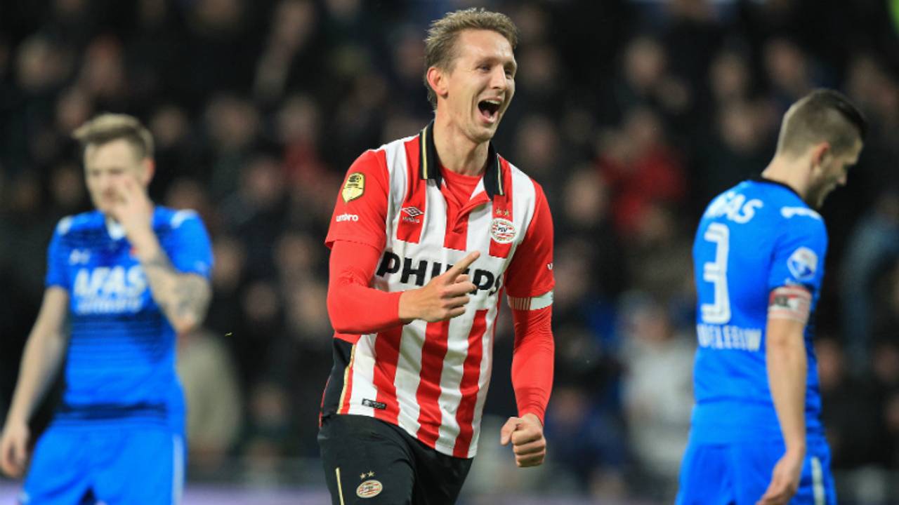 Luuk de Jong scoorde zondag tweemaal voor PSV in de eredivisie