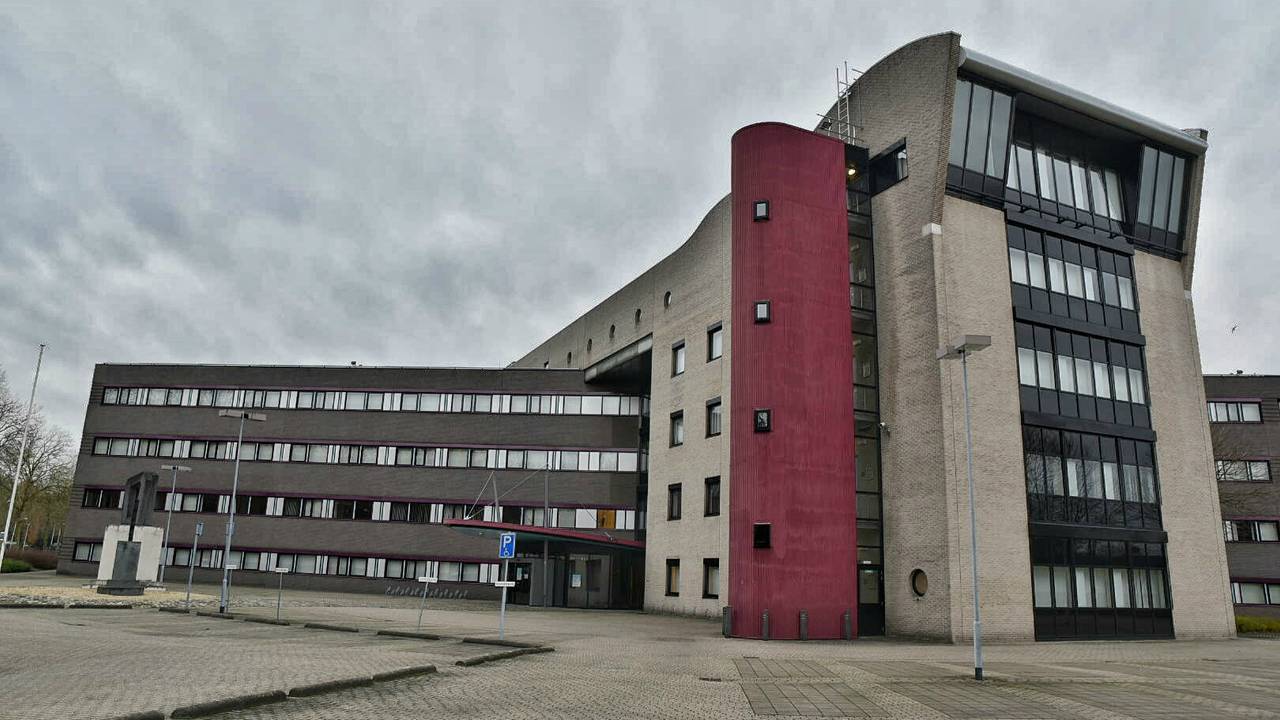 Het voormalig belastingkantoor in Tilburg. (Foto: Toby de Kort)