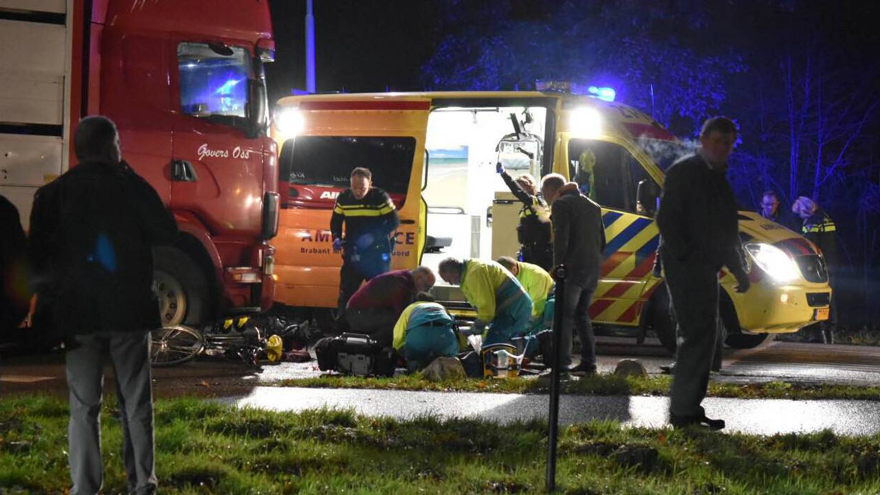 De vrouw zou veel bloed verloren hebben. (Foto: Fons Hendriks/Hendriks Multimedia)