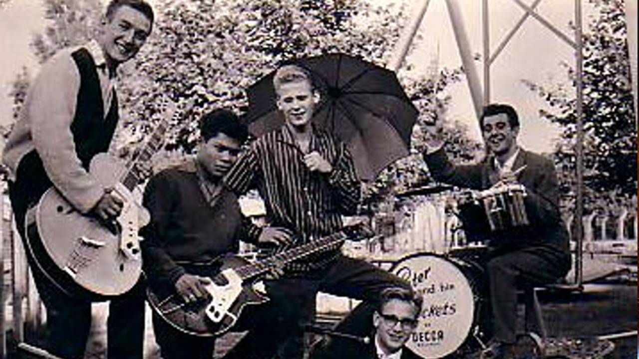 Peter en zijn Rockets waaronder Charles Jansen (tweede van links)