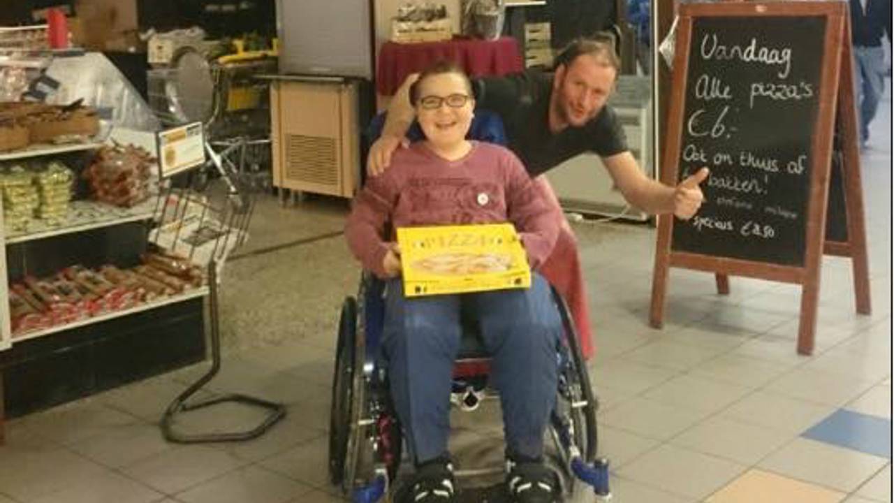 De gelukkige winnaar (foto: Facebook/John van de Wiel)