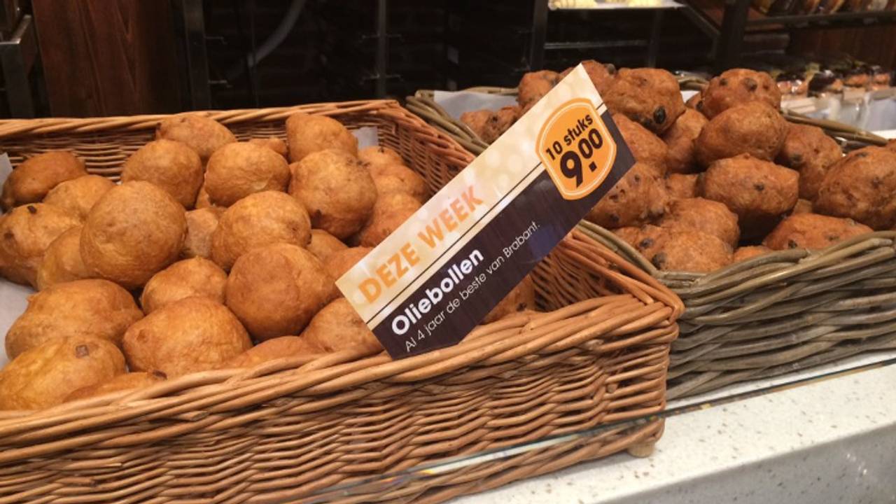 10 oliebollen voor 9 euro (foto: Koen Wijn)