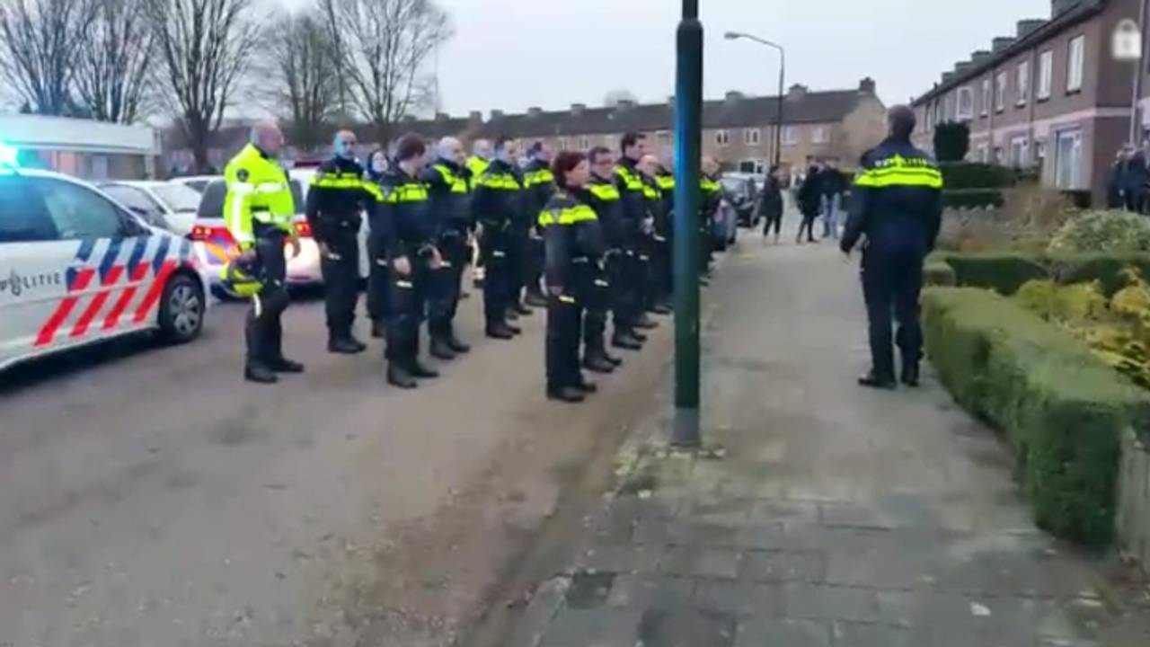 Eerbetoon aan zieke collega (foto: WijkAg_StMG / Twitter)