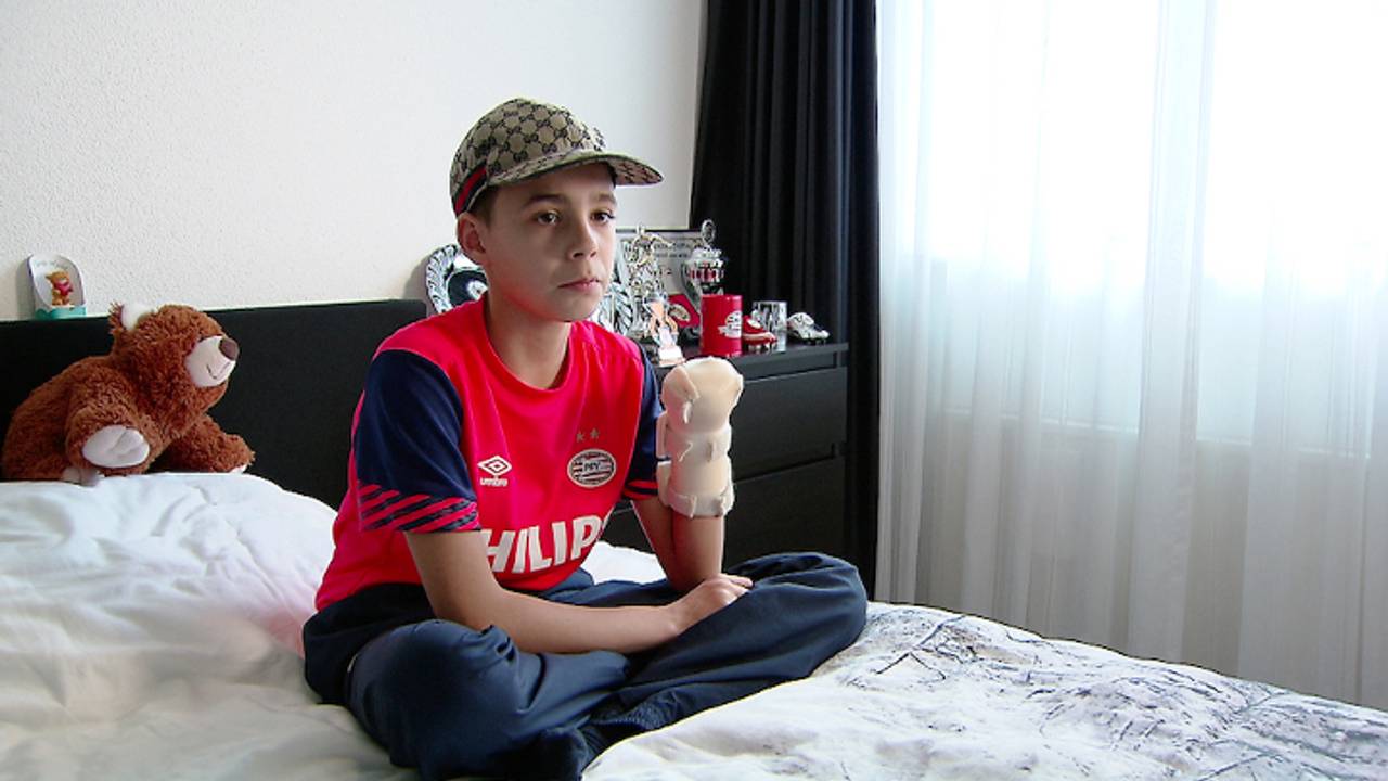 Dani verloor zijn hand door een cobra (foto: Politie)