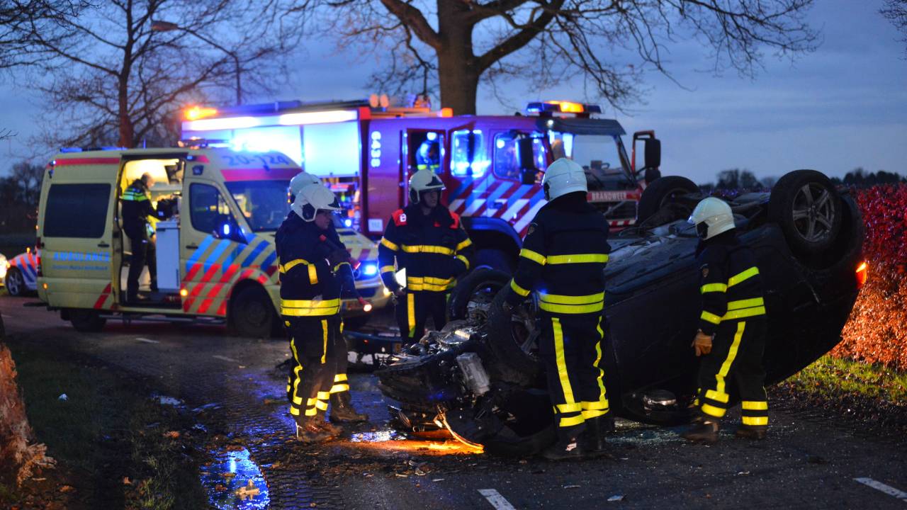 Auto crasht na achtervolging in Galder in 2016. (Foto: Perry Roovers)