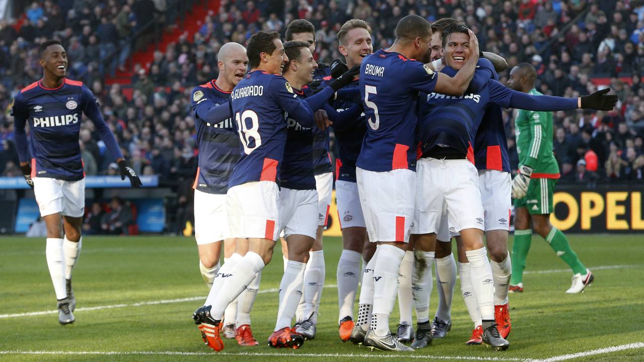 PSV won verdiend van Feyenoord (Foto: VI Images)
