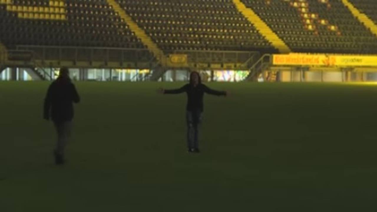 Roy Donders op de grasmat van het NAC-stadion. (Beeld: Roy Donders/Facebook)