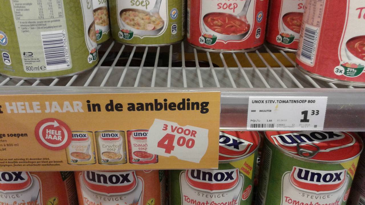 Eén blik soep kost 1,33 euro, drie tegelijk voor vier euro. Da's een cent meer.