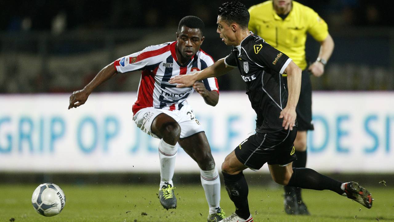 Nieuwe spits Ogbeche kon het verschil niet maken in zijn eerste wedstrijd. (foto: VI Images)